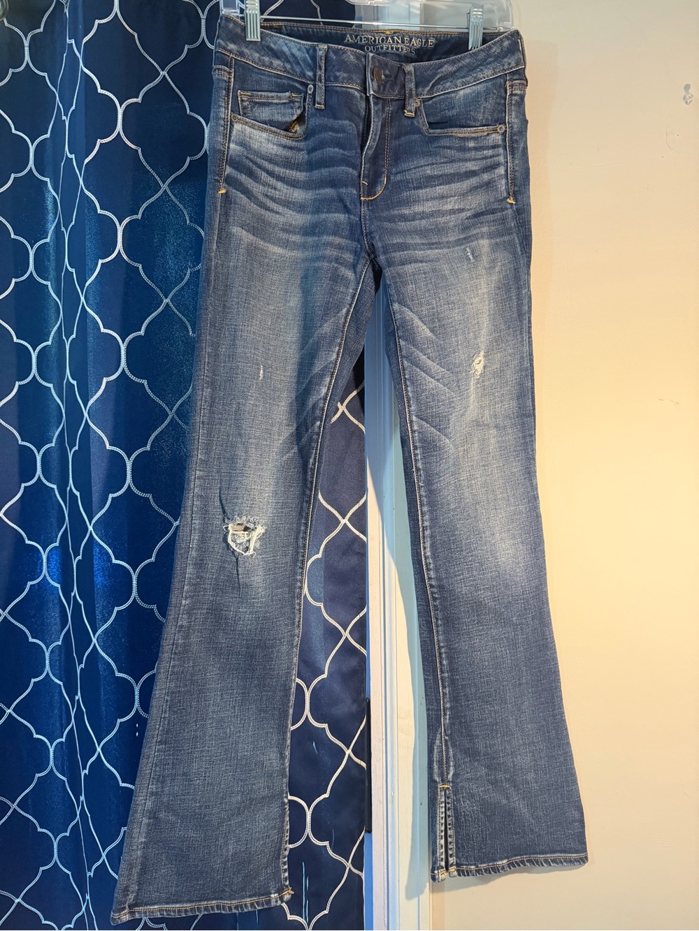 American Eagle Outfitters Women's Medium Blue Distressed Flare/Bootcut Jeans